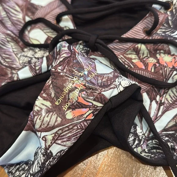 MAAJI Reversible Meteorite Columbia One-piece Swimsuit Black & Multi print - Picture 6 of 12